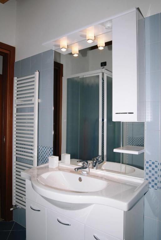 Residence Mirena - Rebomaholidays Tignale Habitación foto